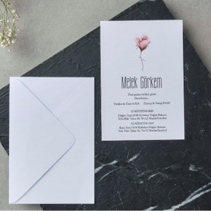 Tek Çiçekli Sade Beyaz Zarflı Davetiye