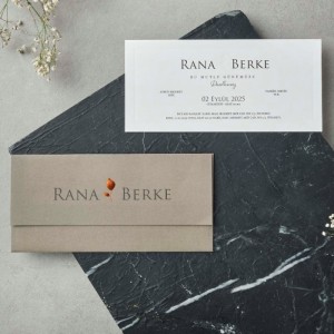 Kum Beji Katlamalı Zarflı Sade Davetiye