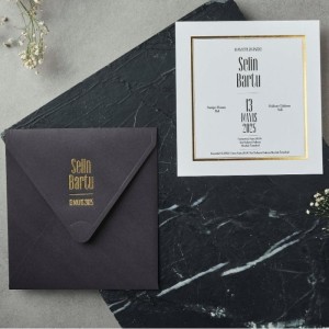 Siyah Kare Zarfa Yaldız Baskılı Davetiye