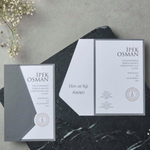 Gri Yandan Katlamalı Geçmeli Davetiye