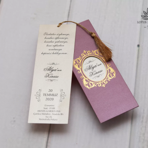 Lila Dikey Tasarımlı Zarflı Püsküllü Düğün Davetiyesi