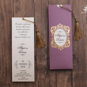 Lila Dikey Tasarımlı Zarflı Püsküllü Düğün Davetiyesi