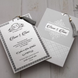 Pencereli Dikdörtgen Gümüş Yaldız Süslemeli Düğün Davetiyesi