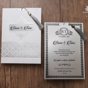 Pencereli Dikdörtgen Gümüş Yaldız Süslemeli Düğün Davetiyesi