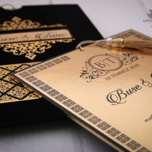 Siyah Pencereli Yaldız Süslemeli Kadife Düğün Davetiyesi