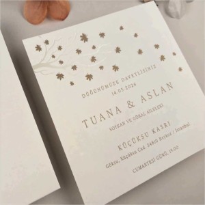 İçi Ağaçlı Çiçekli Desenli Kare Zarflı Davetiye