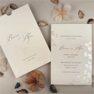 İçi Laklı Çiçek Desenli Sade Davetiye Tasarımı