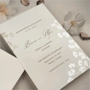 İçi Laklı Çiçek Desenli Sade Davetiye Tasarımı
