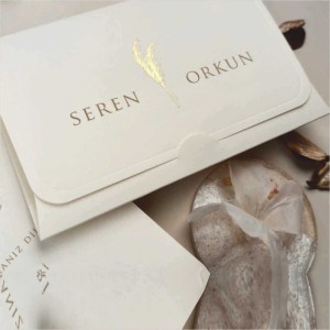 Sade Katlamalı Yaldız Süslemeli Davetiye Modeli