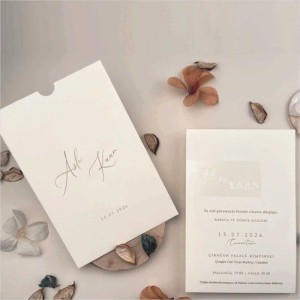 Üstten Kesik Dikdörtgen Zarflı Sade Davetiye