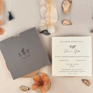 Gri Kare Zarfa Harf Baskılı Davetiye Modeli