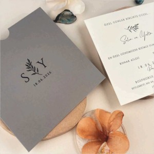 Gri Kare Zarfa Harf Baskılı Davetiye Modeli