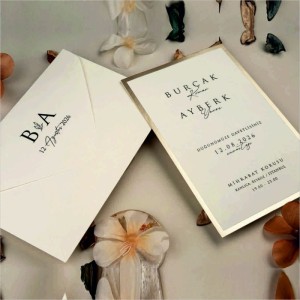 İç Kenarı Gümüş Yaldız Süslemeli Davetiye