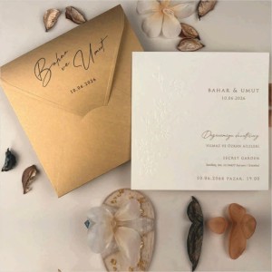 İçi Kare Kabartma Desenli Kraft Zarflı Davetiye