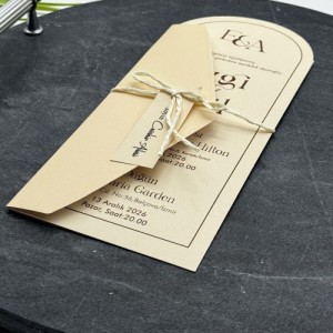 İçi Oval Kesimli İpli Etiketli Davetiye Tasarımı