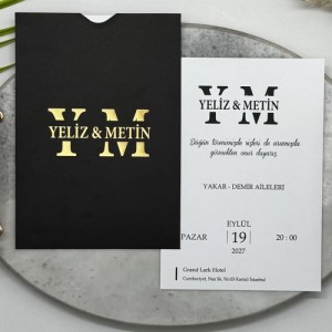 Siyah Zarfa Altın Yaldız Baskılı Düğün Davetiyesi