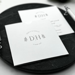 Kare Sade Çiçekli Düğün Davetiyesi Modeli