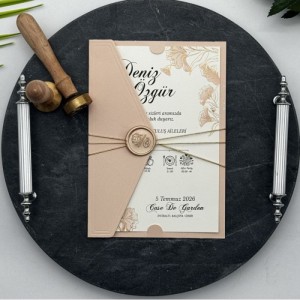 Kahverengi Katlamalı İçi Çiçek Desenli Mühürlü Davetiye