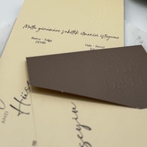 Dışı Kahve İçi Krem Katlamalı Düğün Davetiyesi