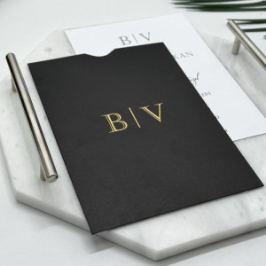 Dikdörtgen Siyah Zarfa Yaldız Baskılı Düğün Davetiyesi