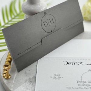 Koyu Gri Yatay Tasarımlı Katlamalı Davetiye Tasarımı