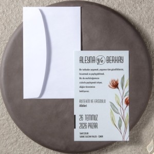 Beyaz Zarflı Çiçekli Ekonomik Davetiye Tasarımı