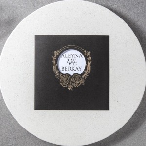 Siyah Kare Pencereli Yaldızlı Zarflı Düğün Davetiyesi