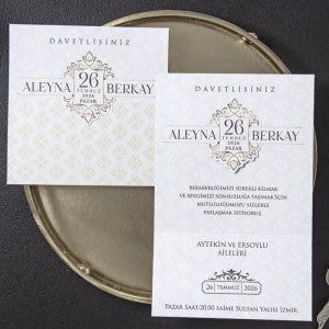 Altın Renkli Barok Desenli Alttan Katlamalı Davetiye Modeli