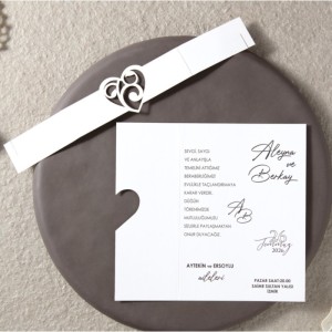Barok Desenli Katlamalı Lazer Kesim Kalp Kuşaklı Davetiye