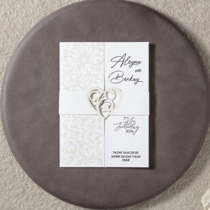 Barok Desenli Katlamalı Lazer Kesim Kalp Kuşaklı Davetiye