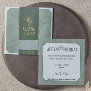 Zarfı İçi Çiçek Desenli Zarfı Yaldız Baskılı Kare Davetiye