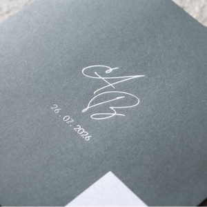 Koyu Yeşil Zarfa Gümüş Yaldız Baskılı Düğün Davetiyesi