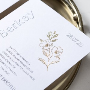 Beyaz Üçgen Kapaklı Zarflı Sade Düğün Davetiye Modeli