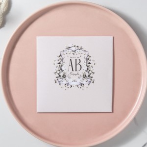 Bej Zarfa Çiçekli Tasarımlı Kare Davetiye Modeli