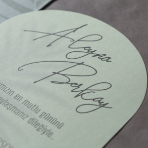 Zarfı İçi Palmiye Yaprak Tasarımlı Sade Davetiye Modeli