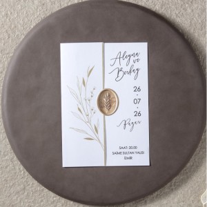 Sarı Yaprak Tasarımlı Mühür Görünümlü Geçmeli Davetiye