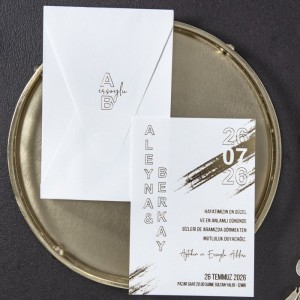 Beyaz Zemine Modern Yaldız Süslemeli Beyaz Zarflı Davetiye