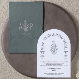 İçi Oval Kesimli Yeşil Zarfa Yaldız Baskılı Davetiye Tasarımı
