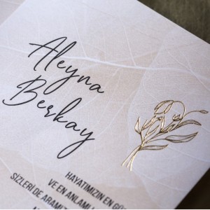 Zemini Mermer Desen Baskılı Üçgen Kapak Zarflı Davetiye