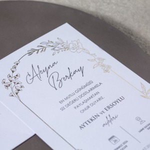 Dikdörtgen Yaldız Süslemeli Beyaz Zarfa Yaldız Baskılı Davetiye