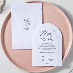 İçi Oval Kesim Kabartma Motifli Üçgen Kapak Zarflı Davetiye