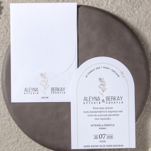 İçi Beyaz Oval Kesimli Beyaz Zarflı Sade Davetiye Modeli