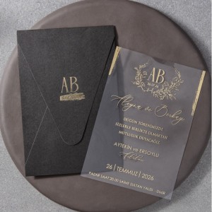 Siyah Üçgen Kapak Zarflı Kenarları Yaldızlı PVC Davetiye Modeli