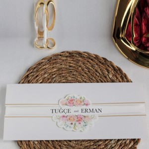 Krem Çiçek Desenli Üstten Alttan Geçmeli Davetiye Modeli