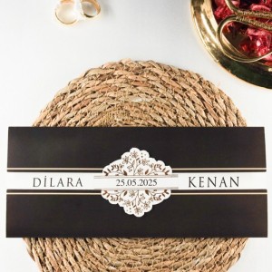 Siyah Alttan Üstten Geçmeli Zarflı Davetiye Modeli