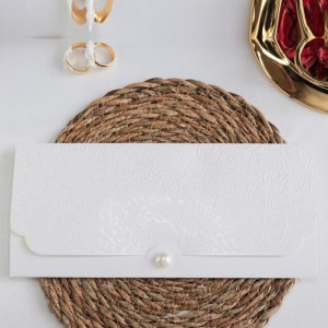 Laklı Kabartma Desenli İncili Katlamalı Davetiye Modeli