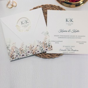 Pencereli Çiçekli Yaldız Süslemeli Zarflı Düğün Davetiyesi