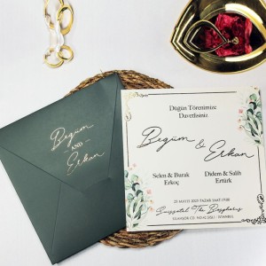 Yeşil Kare Zarfa Yaldız Baskılı İç Çiçekli Davetiye