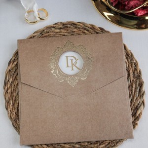 Kare Pencereli Kahverengi Zarflı Sade Düğün Davetiyesi