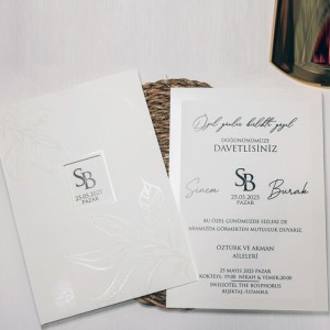 Zarfı Gümüş Yaldızlı Yaprak Desenli Davetiye Tasarımı